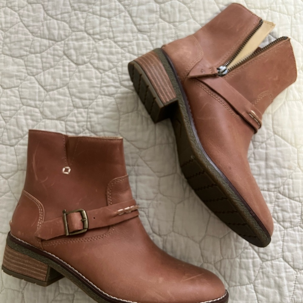 Sperry Tan Ankle Booties